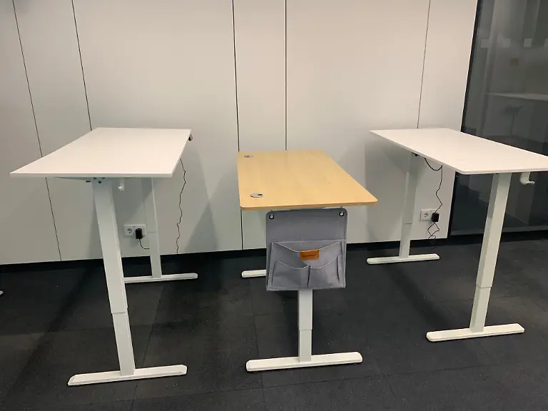 Alle drei Tisch Songmics Agilestic ErGear
